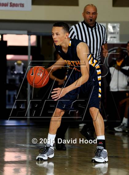 Thumbnail 2 in JW North vs. Leuzinger (MaxPreps Holiday Classic) photogallery.