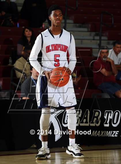 Thumbnail 1 in JW North vs. Leuzinger (MaxPreps Holiday Classic) photogallery.