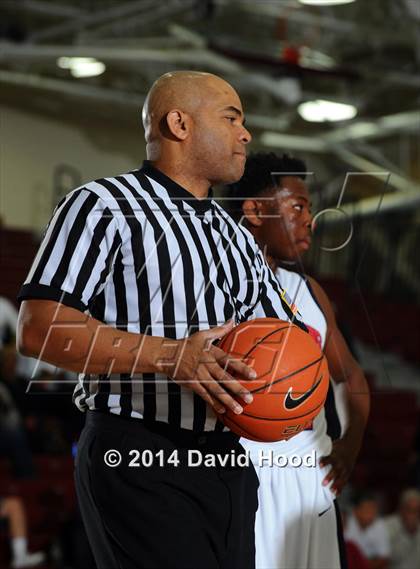 Thumbnail 2 in JW North vs. Leuzinger (MaxPreps Holiday Classic) photogallery.