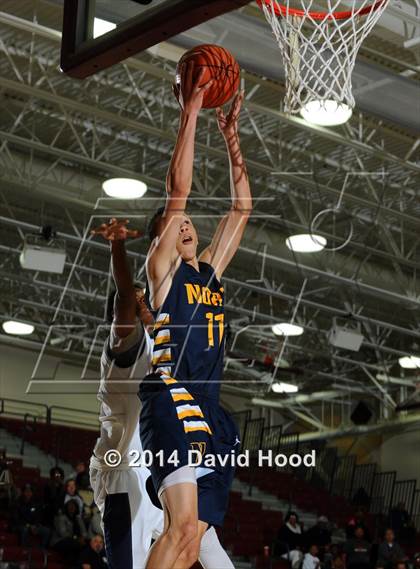 Thumbnail 1 in JW North vs. Leuzinger (MaxPreps Holiday Classic) photogallery.
