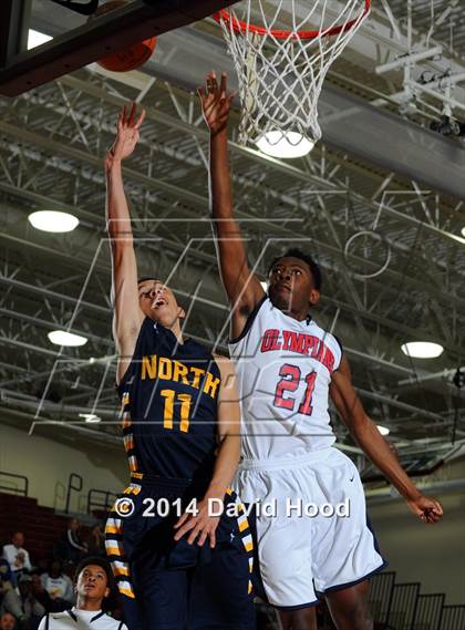 Thumbnail 1 in JW North vs. Leuzinger (MaxPreps Holiday Classic) photogallery.