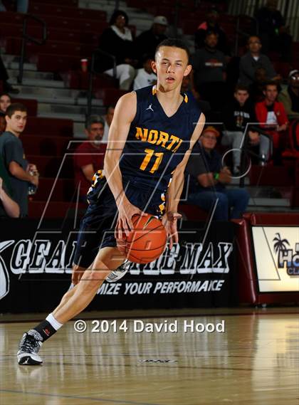 Thumbnail 3 in JW North vs. Leuzinger (MaxPreps Holiday Classic) photogallery.