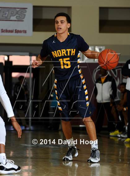 Thumbnail 2 in JW North vs. Leuzinger (MaxPreps Holiday Classic) photogallery.