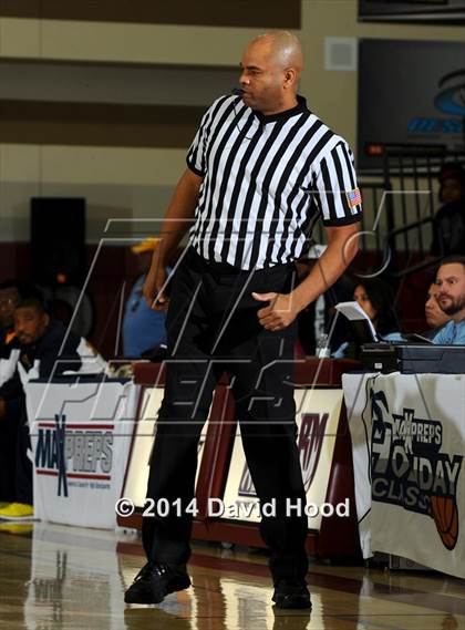 Thumbnail 3 in JW North vs. Leuzinger (MaxPreps Holiday Classic) photogallery.