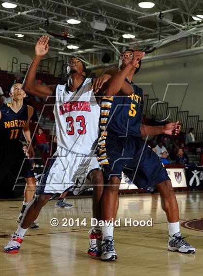 Thumbnail 3 in JW North vs. Leuzinger (MaxPreps Holiday Classic) photogallery.