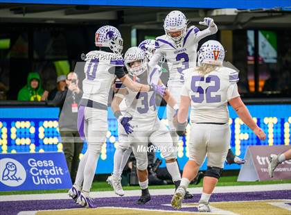 Thumbnail 1 in Camas vs. Sumner (WIAA 4A Final) photogallery.