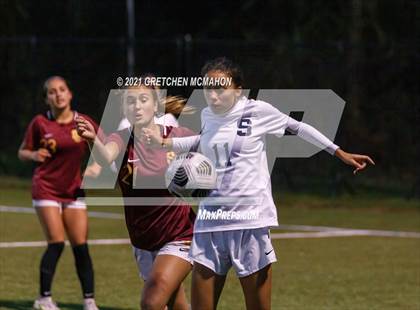 Thumbnail 1 in 11/1/21 Staples vs St Joseph (FCIAC Semifinals) photogallery.