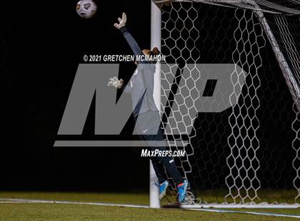 Thumbnail 1 in 11/1/21 Staples vs St Joseph (FCIAC Semifinals) photogallery.