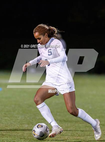 Thumbnail 1 in 11/1/21 Staples vs St Joseph (FCIAC Semifinals) photogallery.