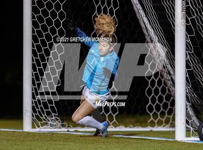 Thumbnail 1 in 11/1/21 Staples vs St Joseph (FCIAC Semifinals) photogallery.