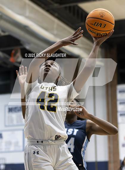 Thumbnail 1 in Belleville East vs O'Fallon (IHSA 4A Regional Final) photogallery.