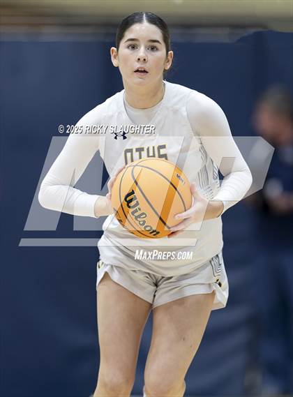 Thumbnail 2 in Belleville East vs O'Fallon (IHSA 4A Regional Final) photogallery.