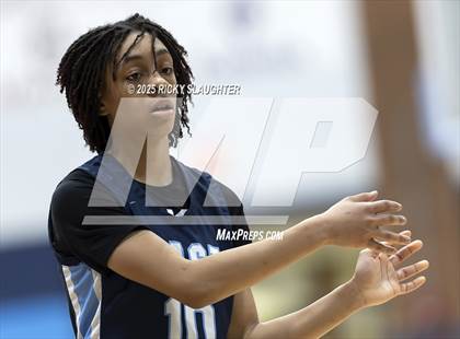 Thumbnail 2 in Belleville East vs O'Fallon (IHSA 4A Regional Final) photogallery.