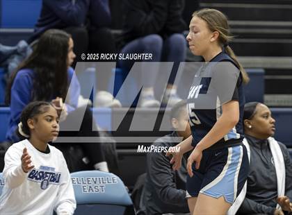 Thumbnail 2 in Belleville East vs O'Fallon (IHSA 4A Regional Final) photogallery.