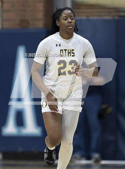 Thumbnail 2 in Belleville East vs O'Fallon (IHSA 4A Regional Final) photogallery.