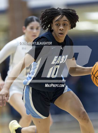 Thumbnail 2 in Belleville East vs O'Fallon (IHSA 4A Regional Final) photogallery.
