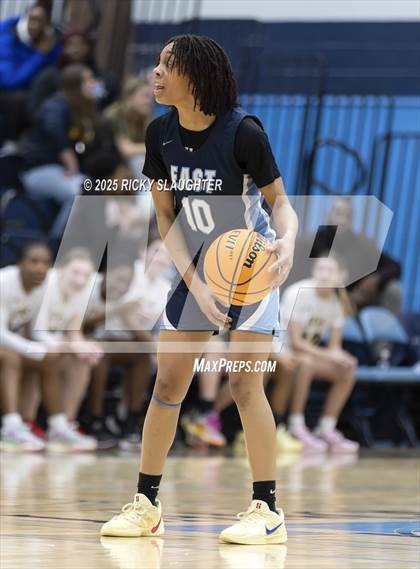 Thumbnail 1 in Belleville East vs O'Fallon (IHSA 4A Regional Final) photogallery.