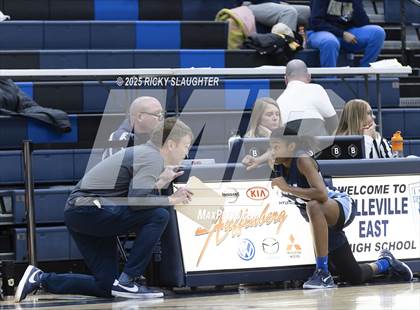 Thumbnail 2 in Belleville East vs O'Fallon (IHSA 4A Regional Final) photogallery.