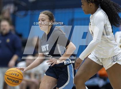Thumbnail 3 in Belleville East vs O'Fallon (IHSA 4A Regional Final) photogallery.