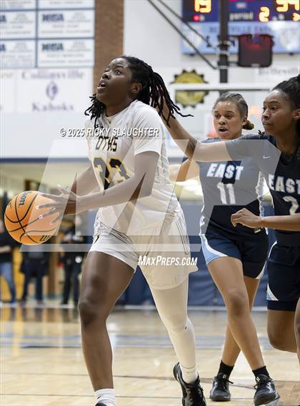 Thumbnail 3 in Belleville East vs O'Fallon (IHSA 4A Regional Final) photogallery.