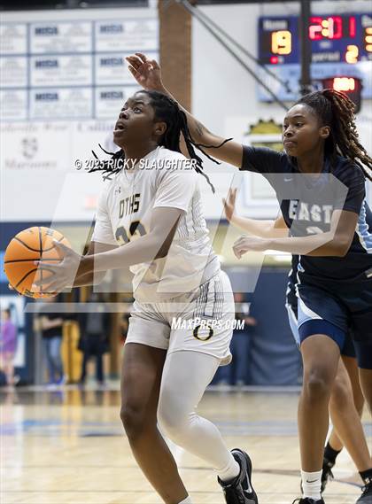 Thumbnail 1 in Belleville East vs O'Fallon (IHSA 4A Regional Final) photogallery.
