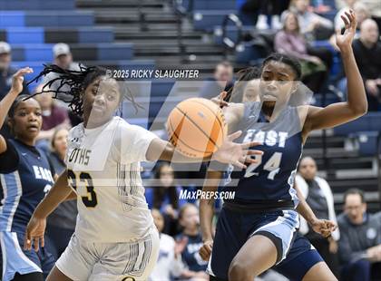 Thumbnail 2 in Belleville East vs O'Fallon (IHSA 4A Regional Final) photogallery.