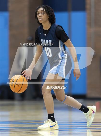 Thumbnail 3 in Belleville East vs O'Fallon (IHSA 4A Regional Final) photogallery.