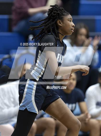 Thumbnail 2 in Belleville East vs O'Fallon (IHSA 4A Regional Final) photogallery.
