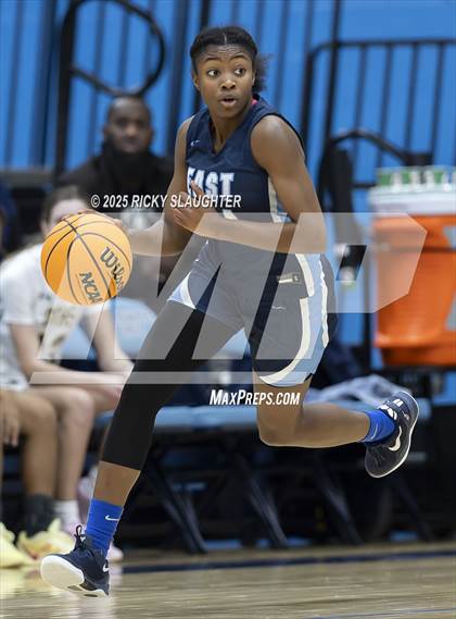 Thumbnail 3 in Belleville East vs O'Fallon (IHSA 4A Regional Final) photogallery.