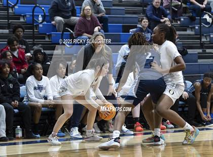 Thumbnail 2 in Belleville East vs O'Fallon (IHSA 4A Regional Final) photogallery.