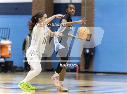 Thumbnail 2 in Belleville East vs O'Fallon (IHSA 4A Regional Final) photogallery.