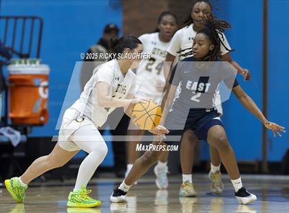 Thumbnail 2 in Belleville East vs O'Fallon (IHSA 4A Regional Final) photogallery.