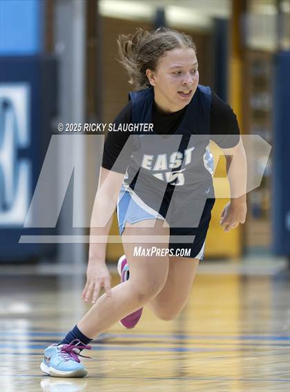 Thumbnail 3 in Belleville East vs O'Fallon (IHSA 4A Regional Final) photogallery.