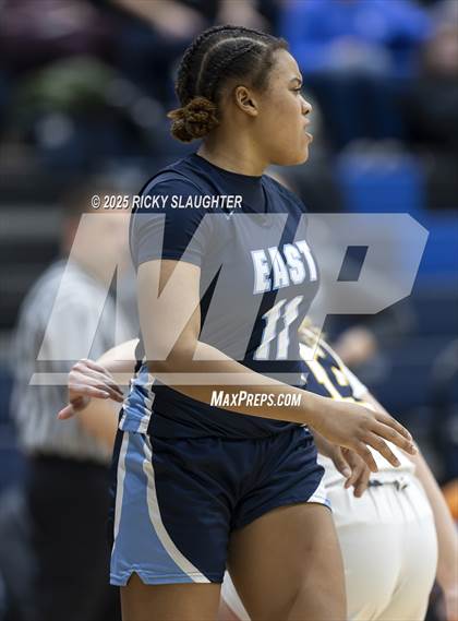 Thumbnail 3 in Belleville East vs O'Fallon (IHSA 4A Regional Final) photogallery.