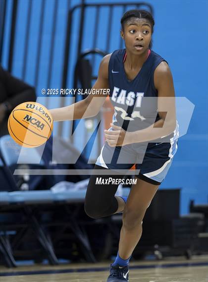 Thumbnail 2 in Belleville East vs O'Fallon (IHSA 4A Regional Final) photogallery.