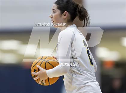 Thumbnail 3 in Belleville East vs O'Fallon (IHSA 4A Regional Final) photogallery.