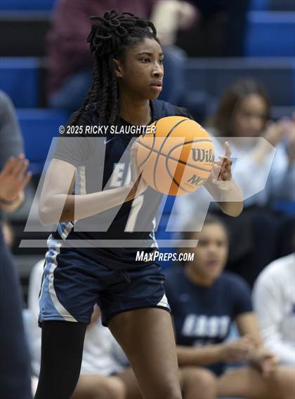Thumbnail 1 in Belleville East vs O'Fallon (IHSA 4A Regional Final) photogallery.