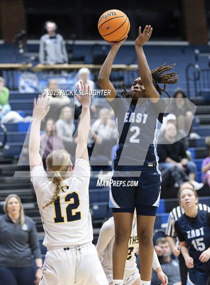 Thumbnail 2 in Belleville East vs O'Fallon (IHSA 4A Regional Final) photogallery.