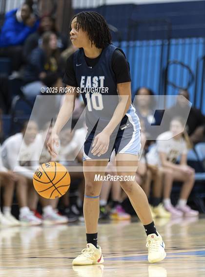 Thumbnail 2 in Belleville East vs O'Fallon (IHSA 4A Regional Final) photogallery.