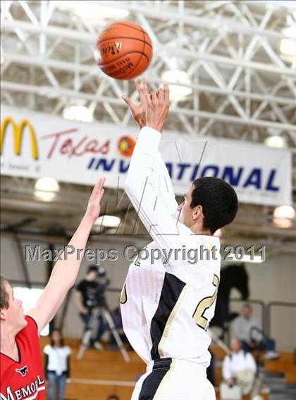 Thumbnail 2 in Pasadena Memorial vs Memorial (Mc Donald's Texas Invitational) photogallery.