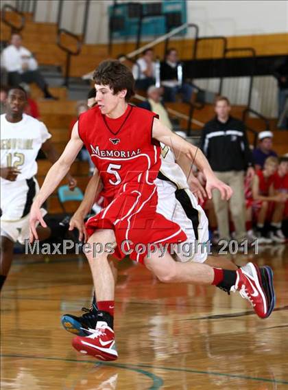 Thumbnail 1 in Pasadena Memorial vs Memorial (Mc Donald's Texas Invitational) photogallery.