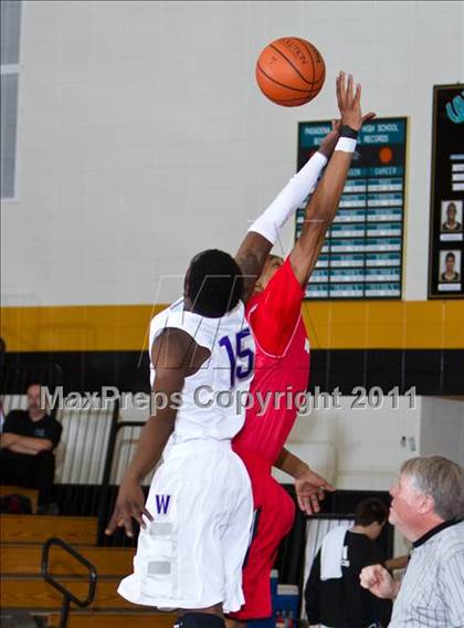 Thumbnail 2 in Marcus vs Warren (McDonald's Texas Invitational) photogallery.