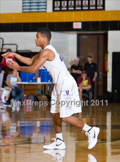 Thumbnail 3 in Marcus vs Warren (McDonald's Texas Invitational) photogallery.