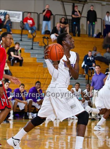 Thumbnail 1 in Marcus vs Warren (McDonald's Texas Invitational) photogallery.