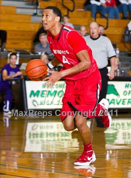 Thumbnail 2 in Marcus vs Warren (McDonald's Texas Invitational) photogallery.