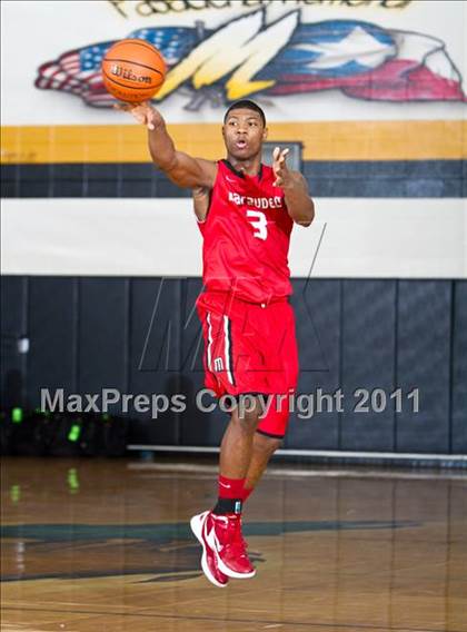 Thumbnail 2 in Marcus vs Warren (McDonald's Texas Invitational) photogallery.
