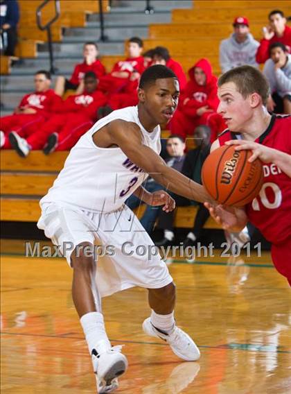 Thumbnail 3 in Marcus vs Warren (McDonald's Texas Invitational) photogallery.
