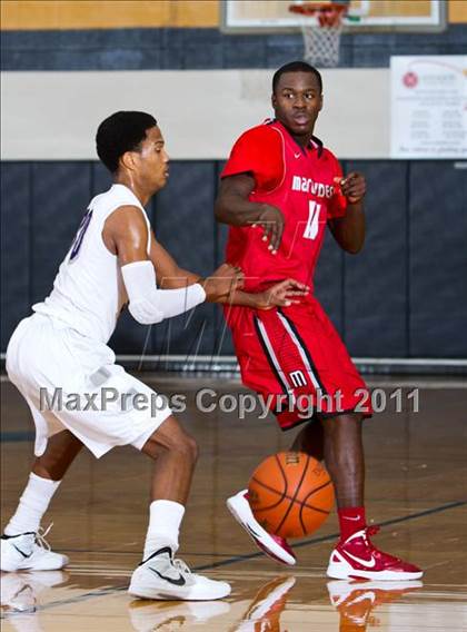 Thumbnail 2 in Marcus vs Warren (McDonald's Texas Invitational) photogallery.
