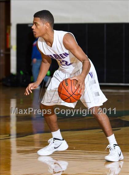Thumbnail 2 in Marcus vs Warren (McDonald's Texas Invitational) photogallery.