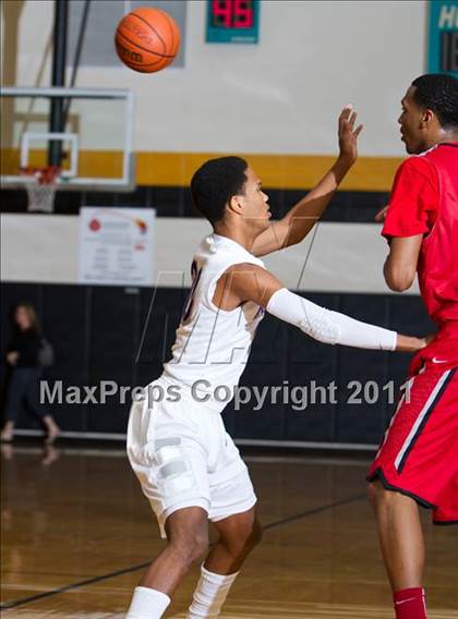 Thumbnail 2 in Marcus vs Warren (McDonald's Texas Invitational) photogallery.